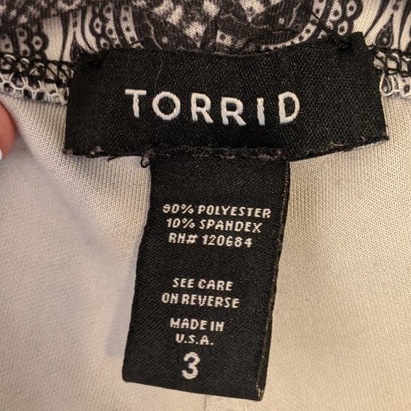 Torrid Skull Pattern Leggings. - Picture 2 of 4